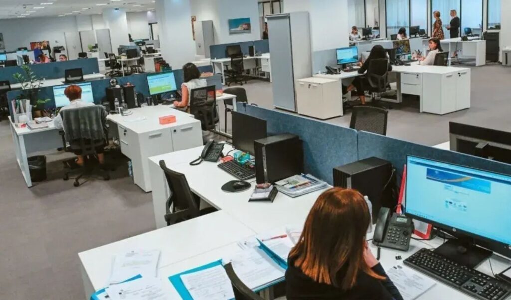 €2,650 in retroactive payments coming for up to 60,000 Greek public sector workers