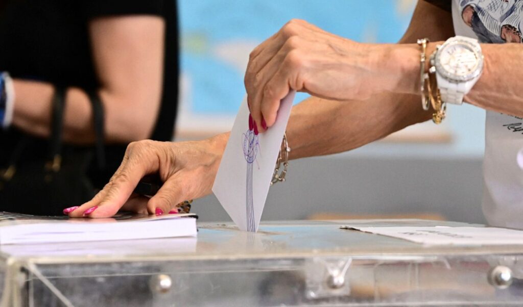 Poll in Evros: Party standings and the candidates gaining ground
