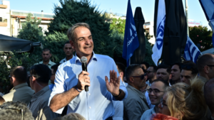 Mitsotakis targets parliamentary majority with cross-party reform agenda