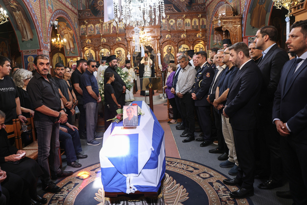 Rethymno wildfire: The funeral of firefighter Manolis Stratidakis
