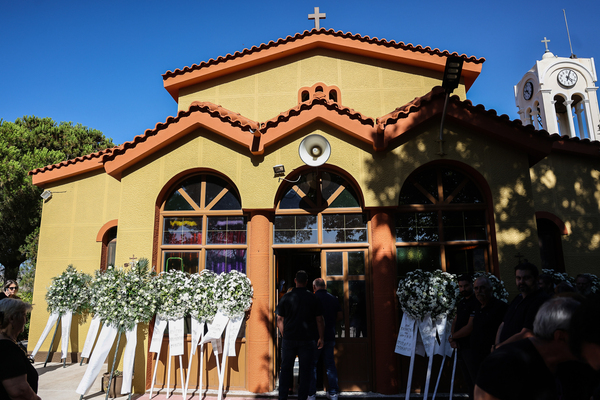 Rethymno wildfire: The funeral of firefighter Manolis Stratidakis