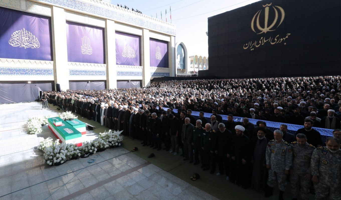 Iran: Thousands of citizens in the procession for Ayatollah Ali Khamenei - Strict security measures in Tehran