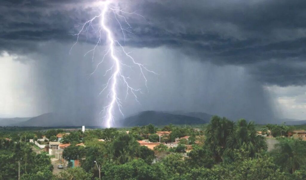Greece issues red alert for 11 regions amid severe storm warning Friday