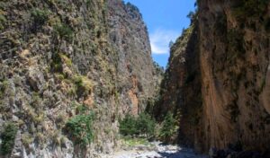 Heatwave alert: Traffic bans in Seikh Sou & Chalkidiki, Samaria Gorge closed