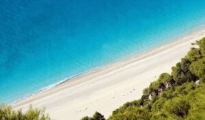Lefkada Coast Guard Rescues 4 Tourists Trapped at Sea During SUP Session