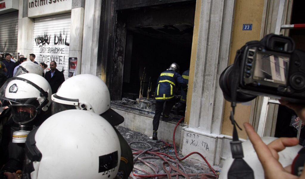 Marfin arson suspect in UK contacts authorities, claims innocence