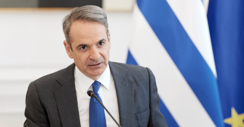 Mitsotakis announces extra diesel price cut of 10 cents per liter for August