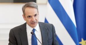 Mitsotakis announces extra diesel price cut of 10 cents per liter for August