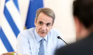Mitsotakis’ plan for majority rule: fuel cuts, price freezes, and major infrastructure projects