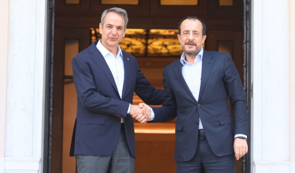 Mitsotakis meets Christodoulides: Greece-Cyprus coordination more vital than ever