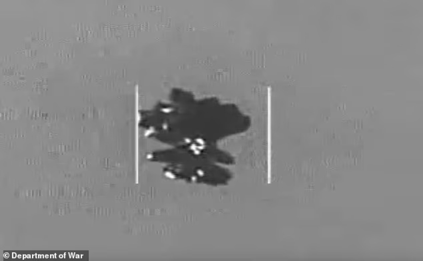 nea-stoiheia-gia-ta-ufo-sto-fos-stratiotika-video-me-anexigita-enaeria-fainomena__1_