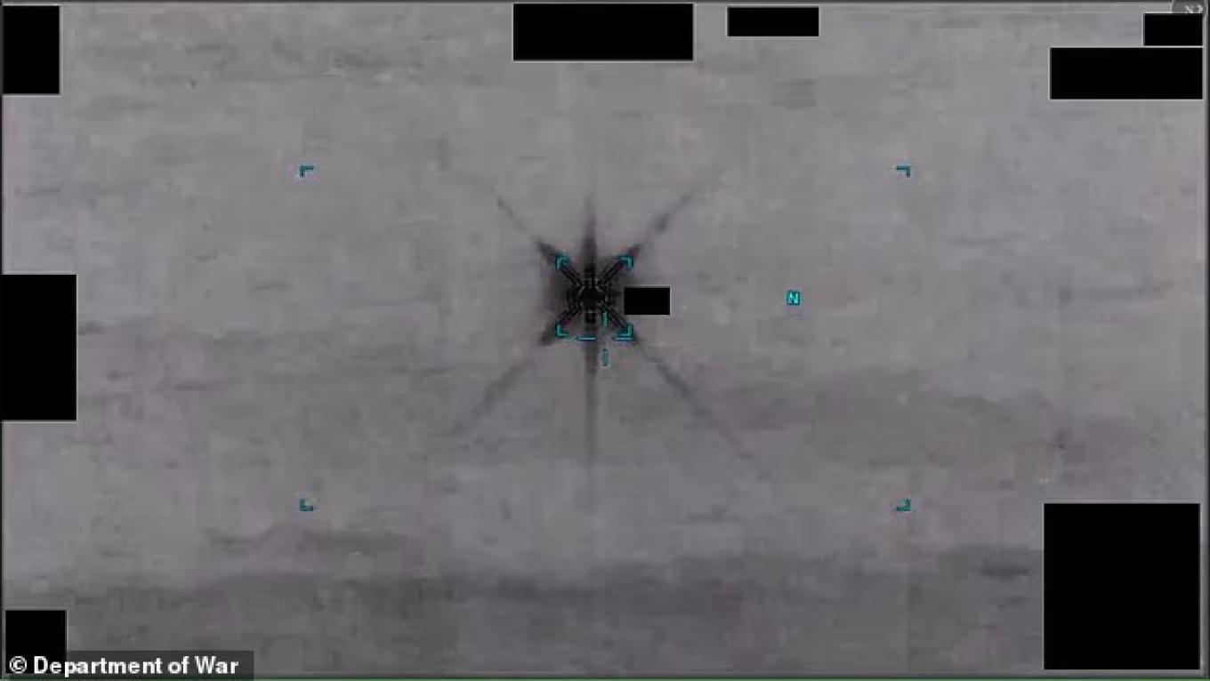 nea-stoiheia-gia-ta-ufo-sto-fos-stratiotika-video-me-anexigita-enaeria-fainomena__5_