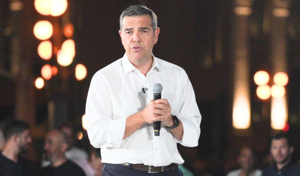 Tsipras unveils his plan to reform local government: “Greek municipalities spend just €913 per resident”