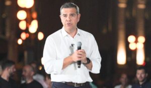Tsipras unveils his plan to reform local government: “Greek municipalities spend just €913 per resident”
