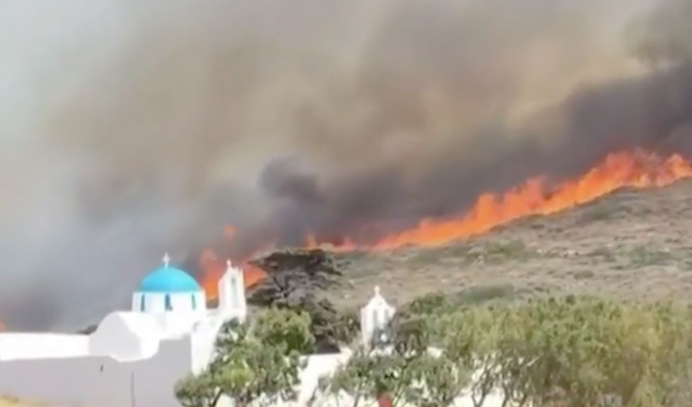 Paros wildfire update: Situation improves but winds keep firefighters ...