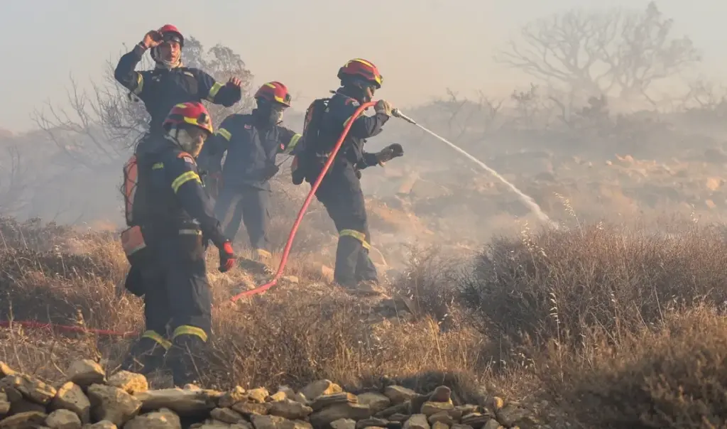Dozens of wildfires in one day: Most fronts contained in Attica, Rhodes, Corfu and Grevena