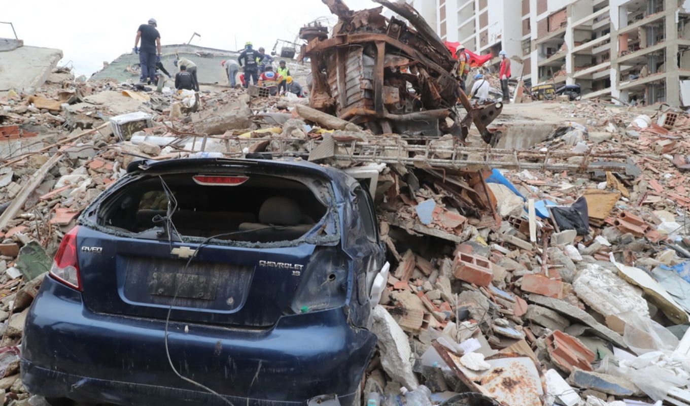Venezuela earthquakes: international rescue teams withdraw as families continue searching for loved ones 12 days later