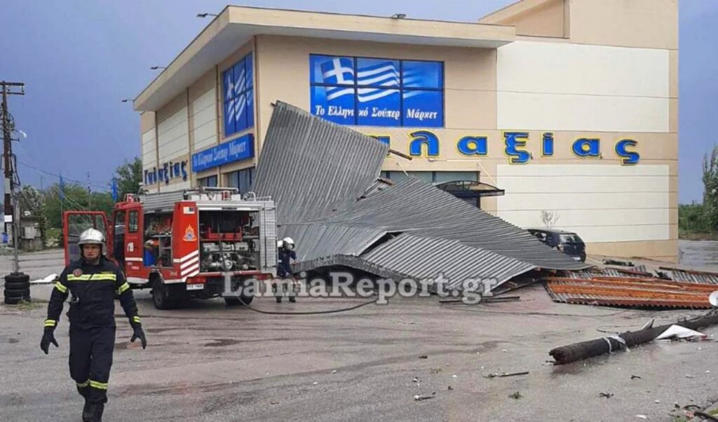 Severe storm hits Fthiotida: Strong winds tear off roof, damage vehicles