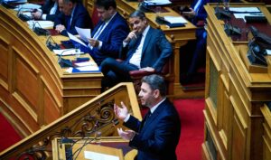 Mitsotakis vs. Androulakis in Parliament: The cost of living battle