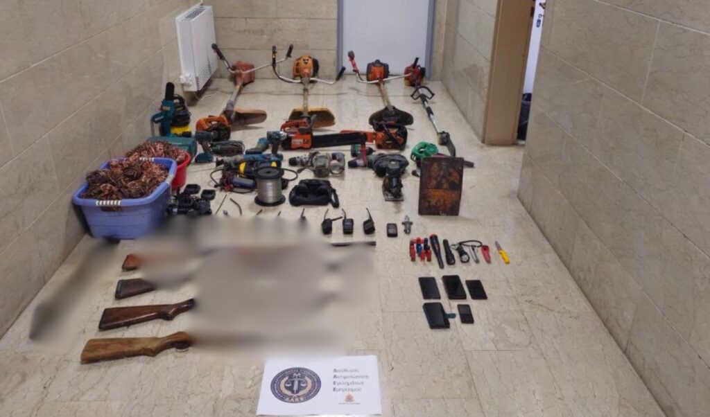 Messinia arson arrests: Firefighter and ex-community chief among three suspects