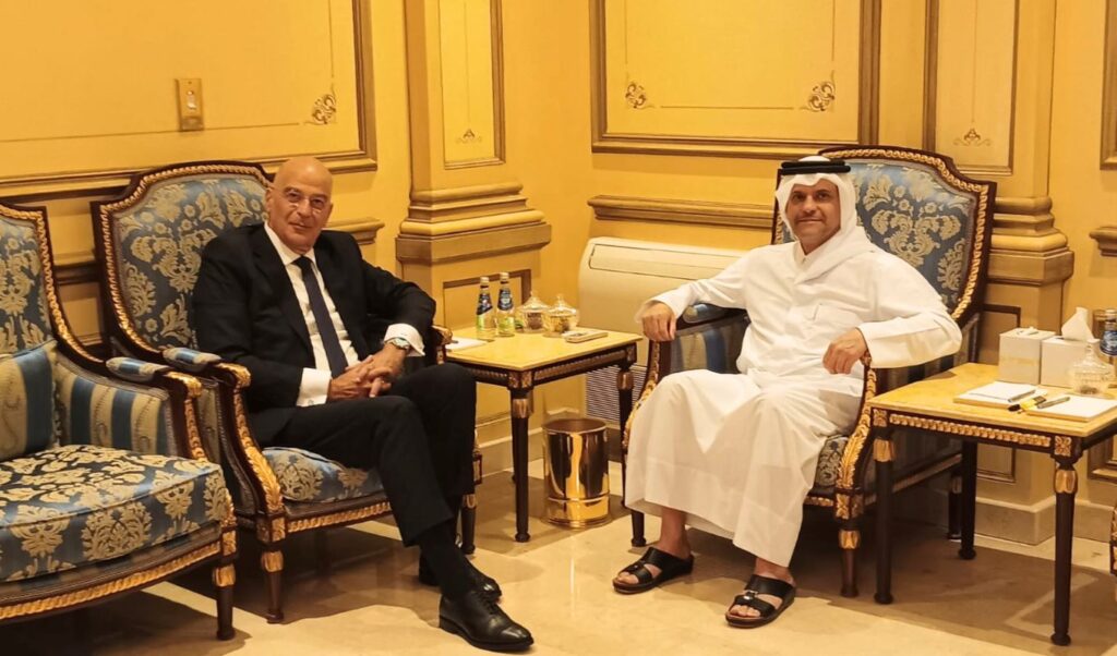 Dendias meets Qatar’s Deputy PM to discuss Middle East and defense ties