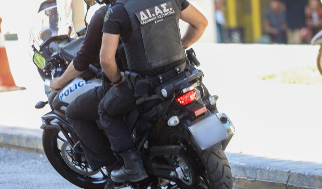 Athens city center on high alert: Foreign national arrested with grenades