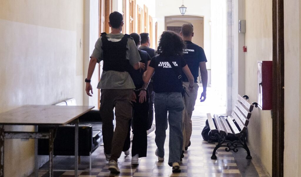 Syros stabbing: Suspect claims he held knife while eating during fatal attack on rescuer