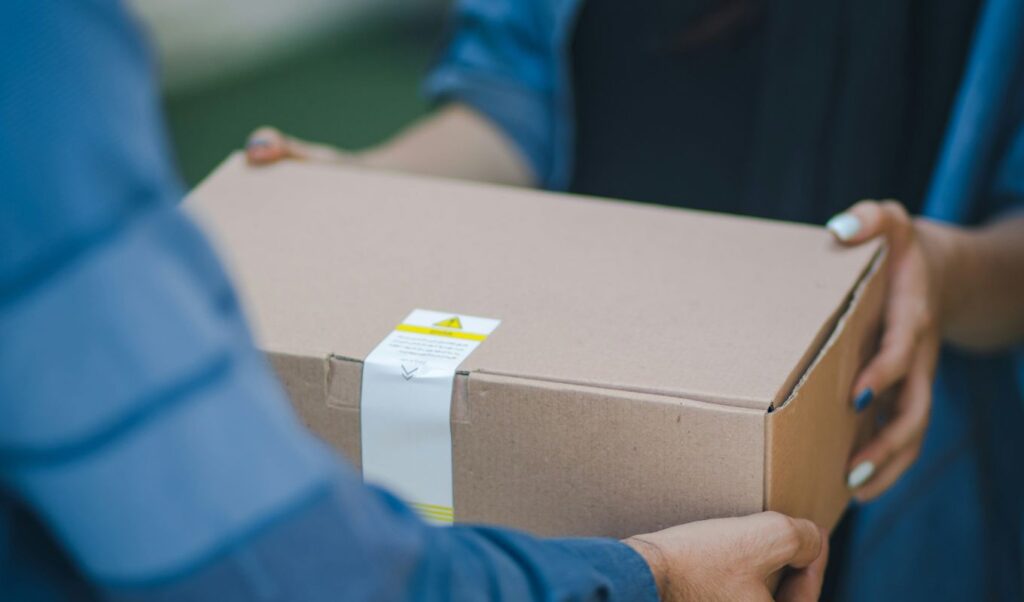 Greece’s €3 fee on small parcels: Early signs positive, EU action next