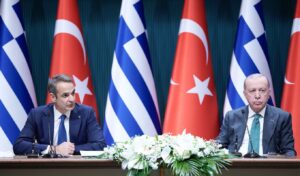 Mitsotakis sends double message to Erdogan ahead of NATO Summit