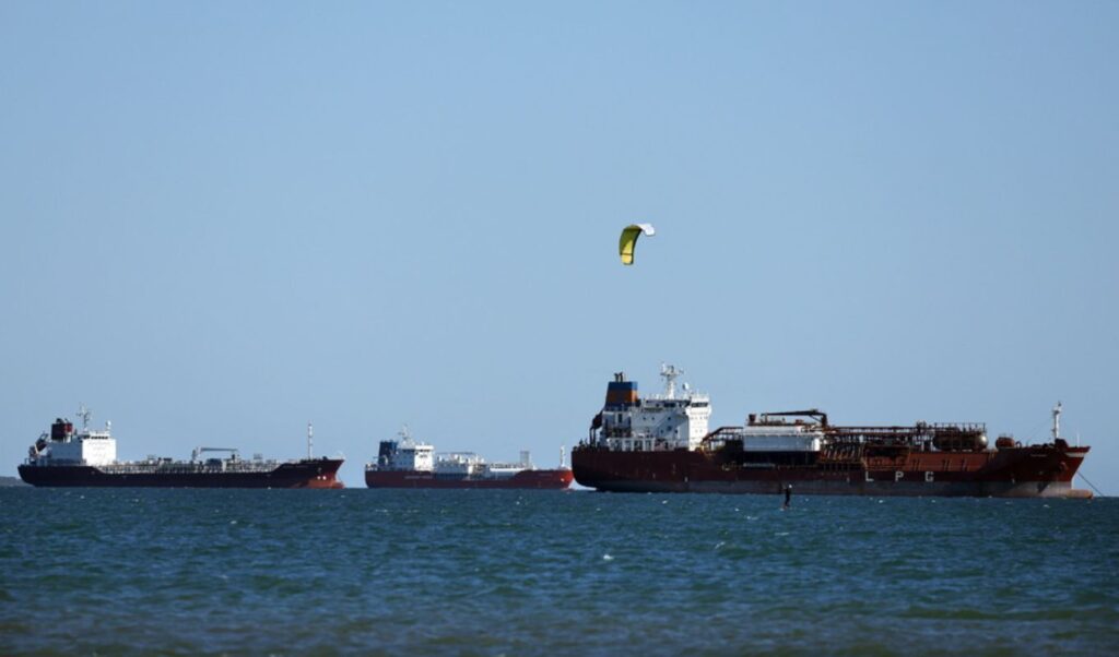 US Deploys 19 Warships to Enforce Iran Naval Blockade, Strait of Hormuz at Risk