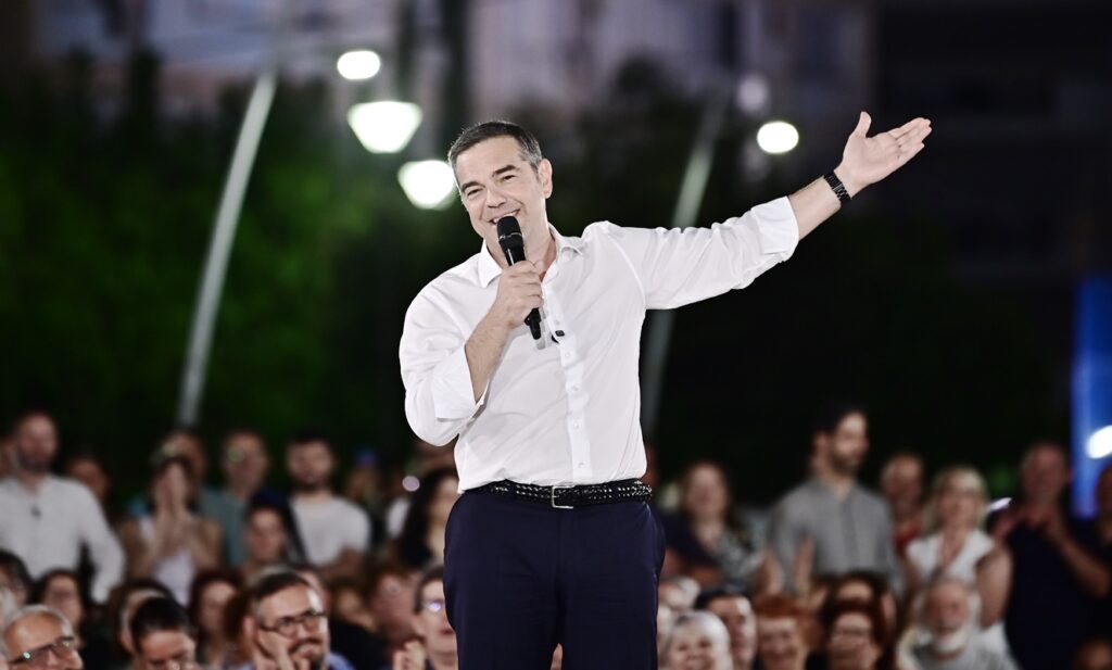 Tsipras in Peristeri: “Every euro lost to bribes leaves schools and hospitals underfunded”