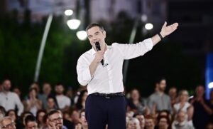 Tsipras in Peristeri: “Every euro lost to bribes leaves schools and hospitals underfunded”