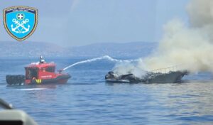 Vouliagmeni: Speedboat Sinks After Catching Fire Off Athens Coast