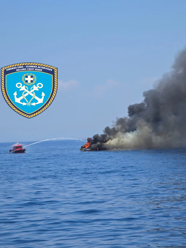 Vouliagmeni: Speedboat sinks after catching fire