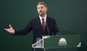 Androulakis unveils PASOK’s 10+1 proposals on private debt in Greece