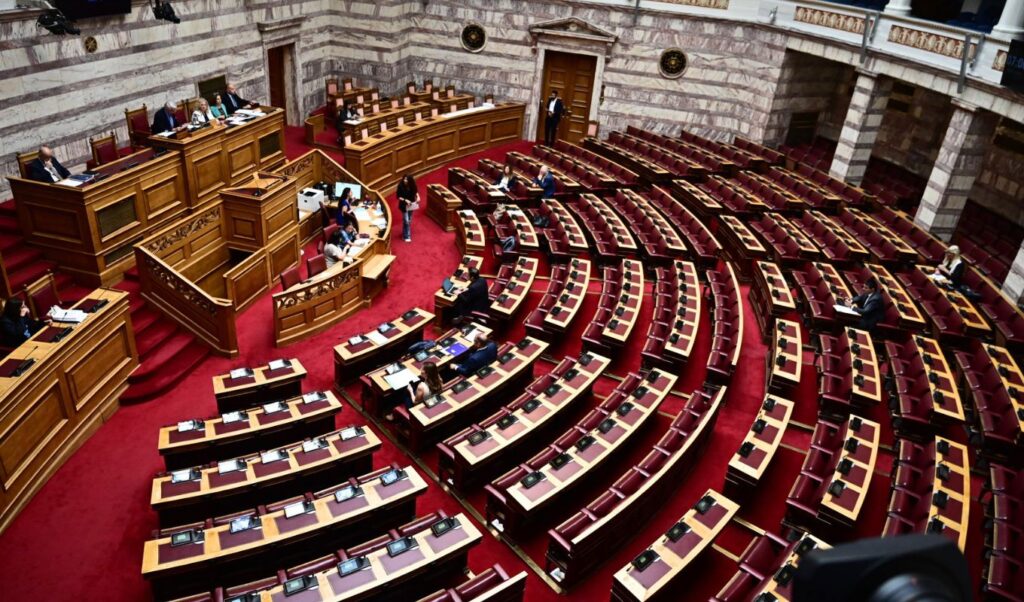 52 Independent MPs Seek Party Homes as Greece’s Parliament Reopens