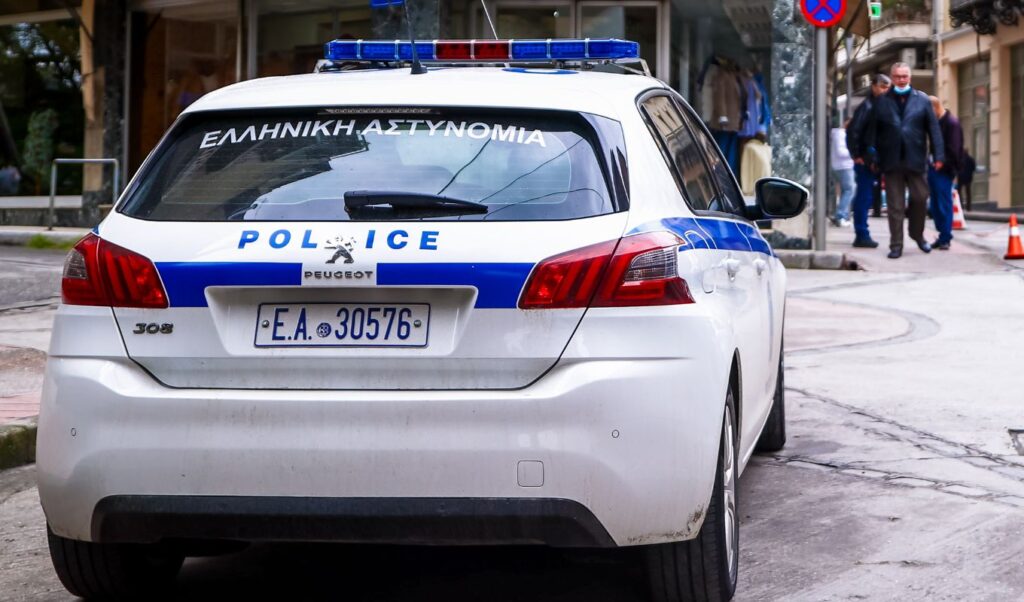 Man Dies from Electrocution While Stealing Cables, Accomplices Abandon Body in Car