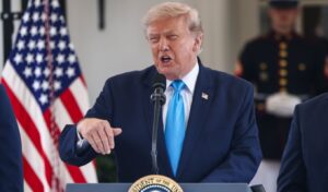 Trump announces new Iran talks: Strait of Hormuz and nuclear deal on the table