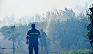 Seasonal Firefighters Protest Outside Greek PM’s Office: “We Demand the Obvious”