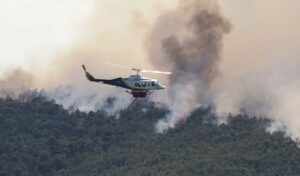 West Attica wildfire: “We urgently need more aerial support”
