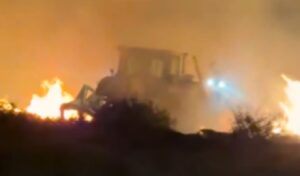Megara wildfire: Bulldozer operator battles flames to create firebreak (Video)
