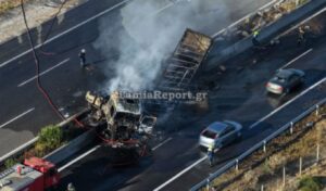Fatal truck crash on Athens-Lamia highway: One dead, truck engulfed in flames (Images & Video)