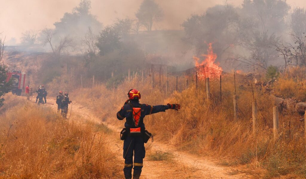 Greece wildfire: Massive land, air & sea operation to protect communities