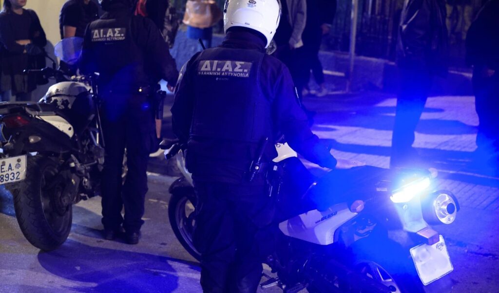 Car Chase in Grevena: Driver Rams Police Officer, Arrested