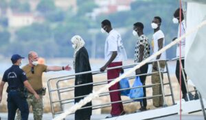 Greece cuts illegal migration by 35%: 20,000 fewer arrivals in one year