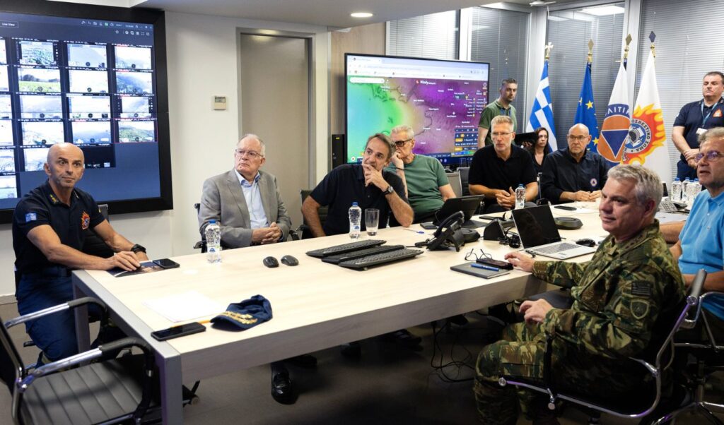 Mitsotakis & Tasoulas at Fire Crisis Command Center (Photos)