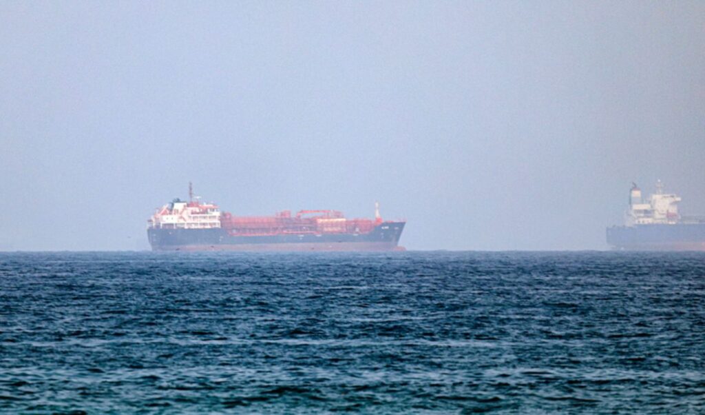 Oil prices edge lower for 4th session amid Middle East diplomatic progress