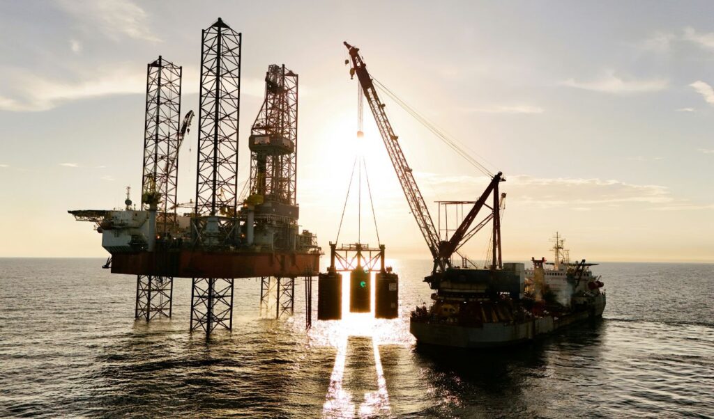Oil prices fall on Strait of Hormuz deal news, but security risks remain