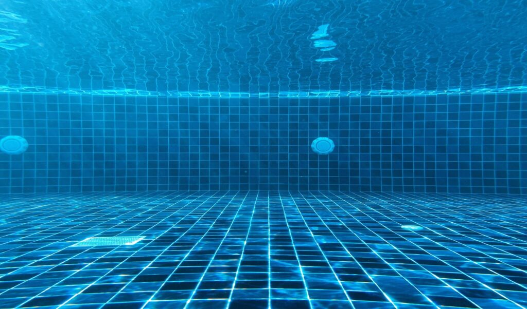 Paros beach bar pool drowning: Owner released as investigation continues