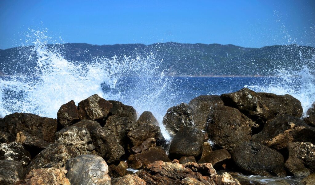 Kolydas explains the rare “polar meltemi” — Greece’s invisible summer wind regulator